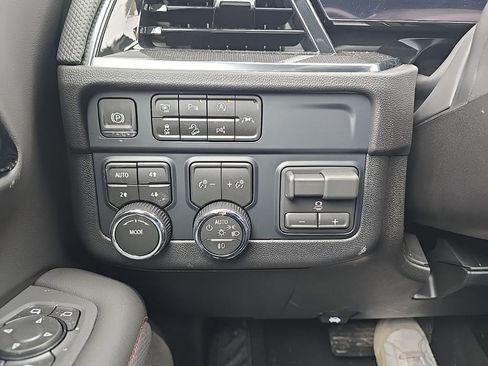 Used 2026 Chevrolet Suburban RST w/ Comfort Package image 17