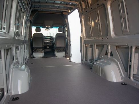 Used 2025 Mercedes-Benz Sprinter 2500 image 35