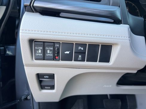 Used 2025 Honda Odyssey Elite image 17