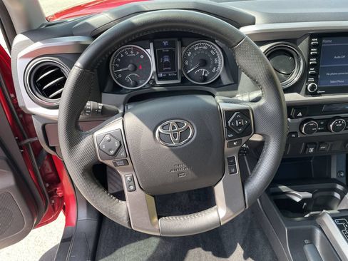 Used 2022 Toyota Tacoma SR5 AWD/4WD image 16