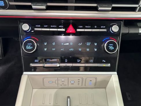 Used 2024 Hyundai Santa Fe Limited image 23