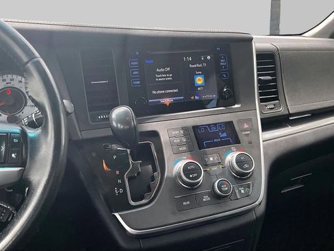 Used 2015 Toyota Sienna SE FWD image 7