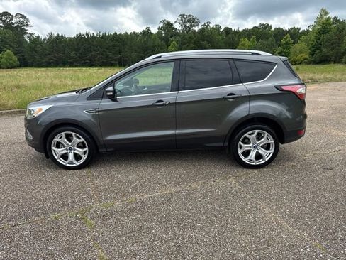 Used 2017 Ford Escape Titanium FWD image 9