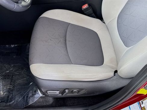 Used 2019 Toyota RAV4 XLE AWD/4WD image 18