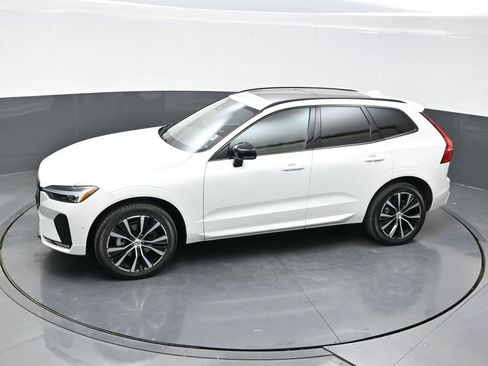 Used 2024 Volvo XC60 B5 Plus image 36