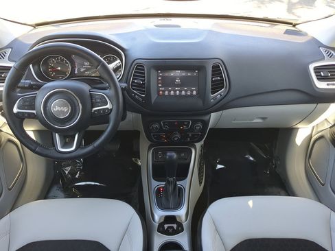 Used 2021 Jeep Compass Latitude w/ Driver Assistance Group image 15