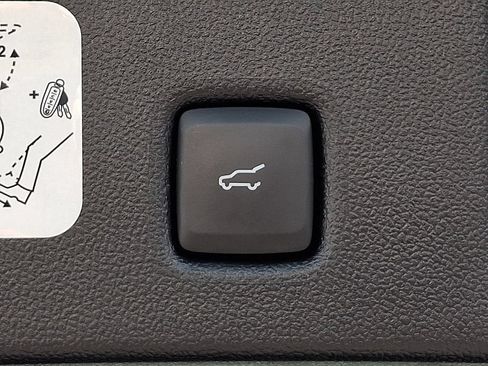 Certified 2020 Ford Escape Titanium AWD/4WD image 31