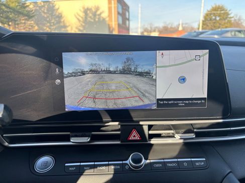 Used 2025 Hyundai Elantra SEL image 17