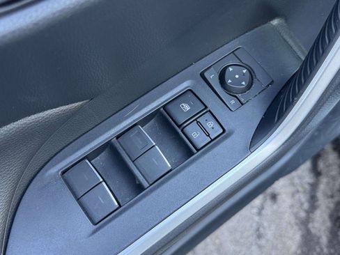 Used 2023 Toyota RAV4 SE image 16