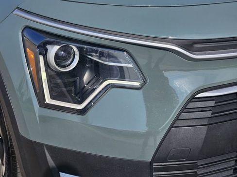 Used 2023 Kia Niro EX w/ EX Cold Weather Package image 8