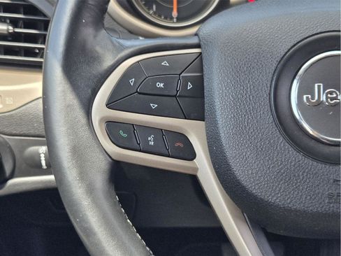 Used 2017 Jeep Cherokee Sport FWD image 25