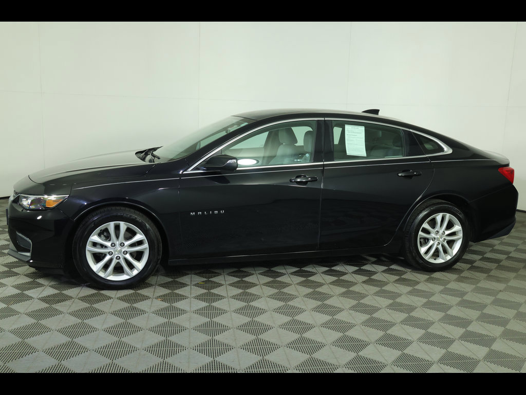 Used 2017 Chevrolet Malibu LT FWD image 13