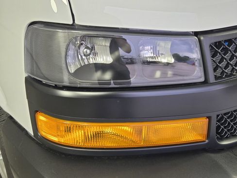 New 2026 Chevrolet Express 2500 w/ Communications Package RWD image 10