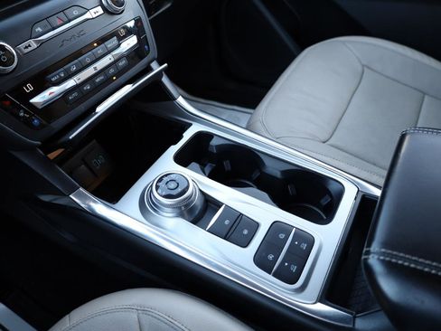 Used 2020 Ford Explorer Limited w/ Class III Trailer Tow Package image 11