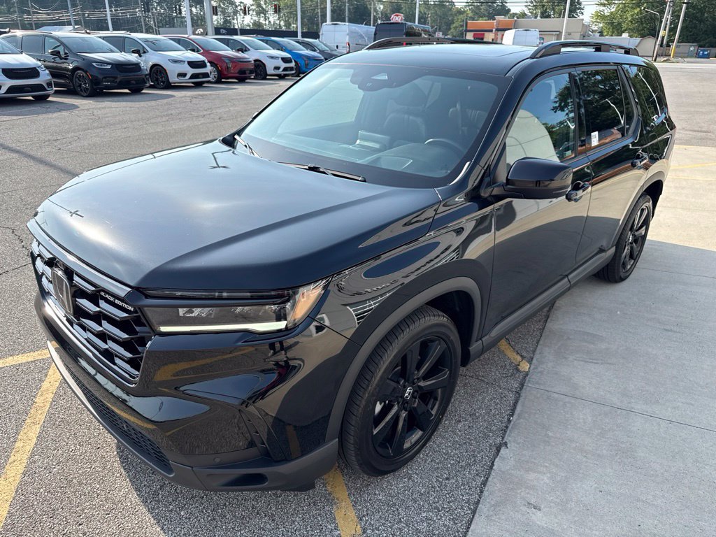 Used 2025 Honda Pilot Black Edition image 9