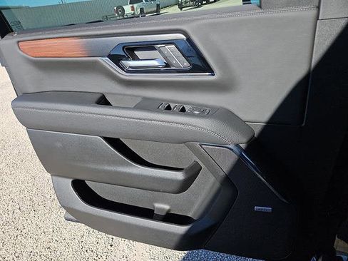 New 2026 GMC Yukon Denali w/ Sun & Power Step Package image 13