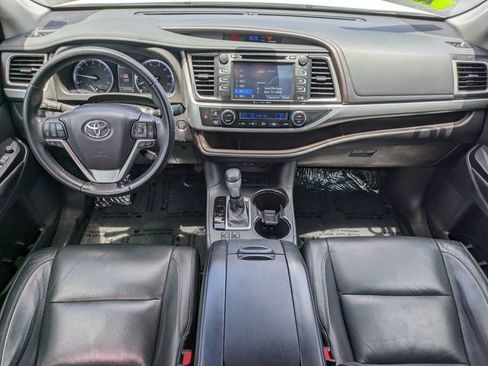 Used 2018 Toyota Highlander XLE FWD image 15