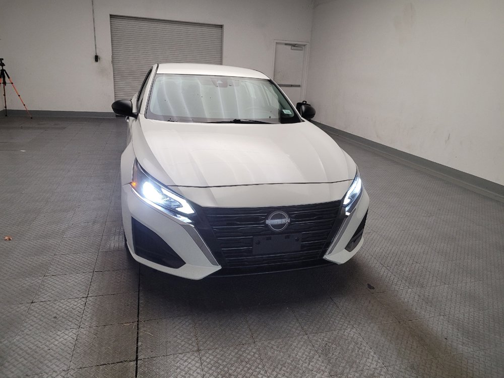Used 2024 Nissan Altima 2.5 SV FWD image 14