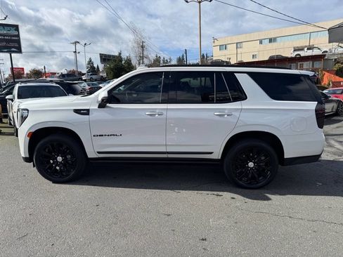Used 2021 GMC Yukon Denali w/ Denali Premium Package image 2