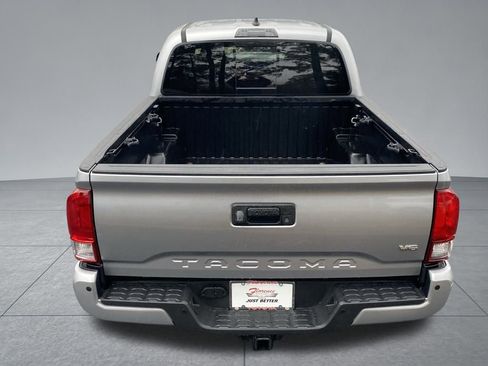 Used 2019 Toyota Tacoma TRD Sport image 12