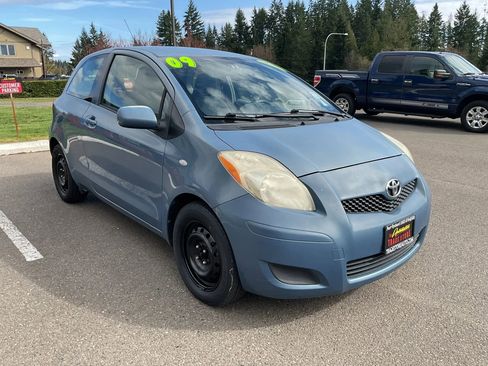 Used 2009 Toyota Yaris 2-Door Hatchback image 4