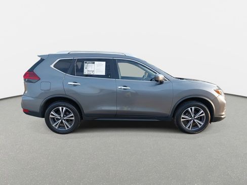 Used 2019 Nissan Rogue SV w/ Premium Package image 4
