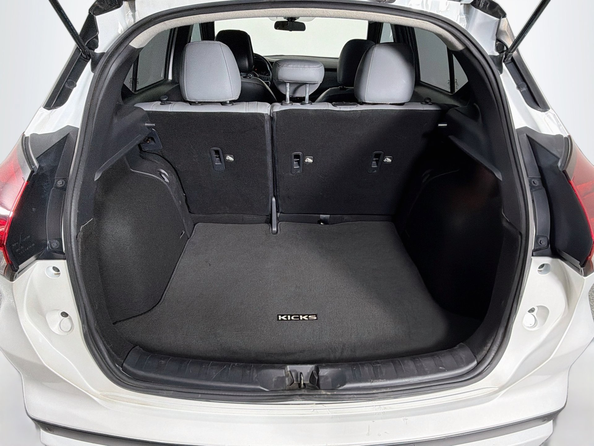 Used 2021 Nissan Kicks SR w/ SR Premium Package FWD image 25