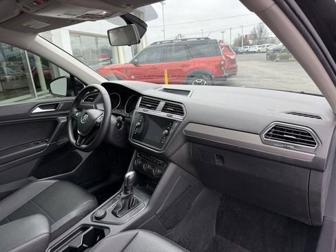Used 2020 Volkswagen Tiguan SE image 21