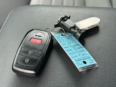 Used 2025 Toyota Tacoma TRD Sport w/ TRD Sport Upgrade Package image 65