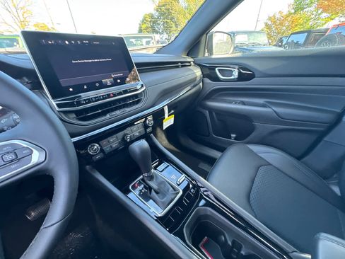 New 2026 Jeep Compass Latitude image 25