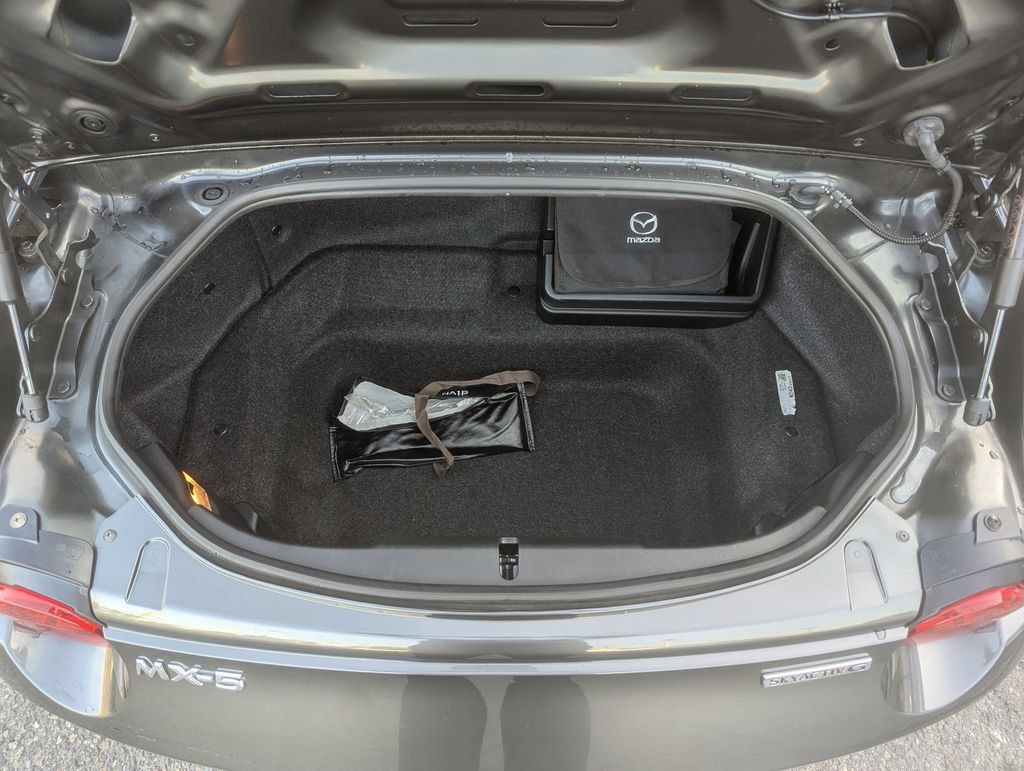 Used 2021 MAZDA MX-5 Miata RF Club RWD image 35
