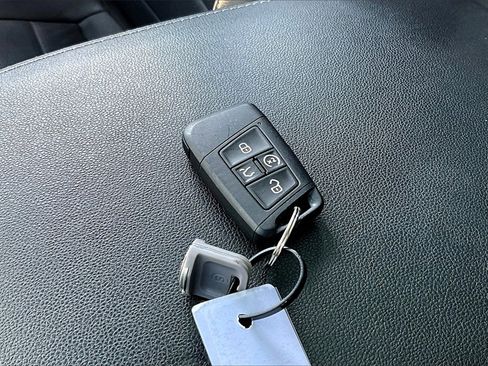 Used 2021 Volkswagen Atlas Cross Sport SEL Premium image 10