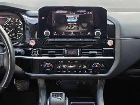 Used 2024 Nissan Pathfinder SV AWD/4WD image 22