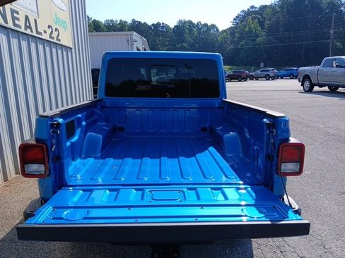 New 2025 Jeep Gladiator Sport S image 6