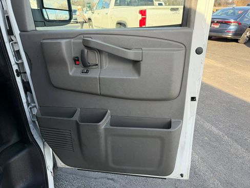 Used 2017 GMC Savana 2500 RWD 2500 155 image 23