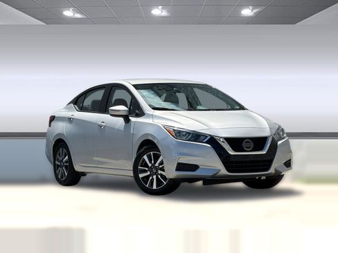 Used 2021 Nissan Versa SV FWD image 7