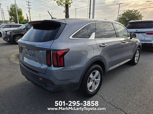 Used 2023 Kia Sorento LX FWD image 5
