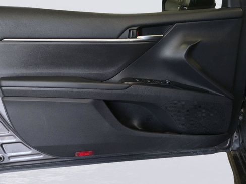 Used 2020 Toyota Camry SE FWD image 12