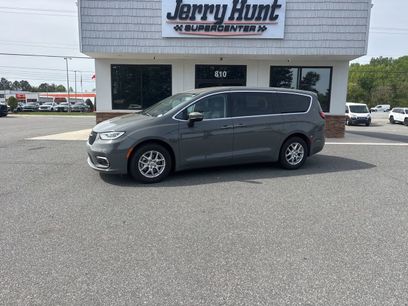 Used 2023 Chrysler Pacifica Touring-L