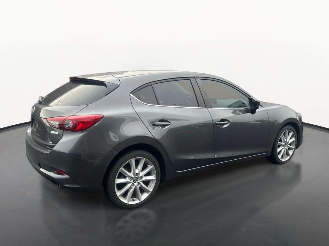 Used 2017 MAZDA MAZDA3 Touring FWD image 3