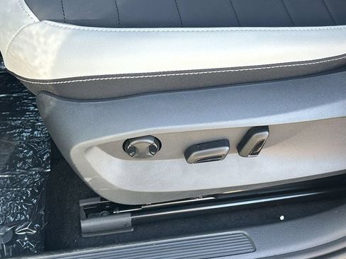 New 2026 Volkswagen Taos SE FWD image 16