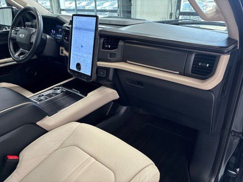 Used 2023 Ford Expedition Platinum AWD/4WD image 11