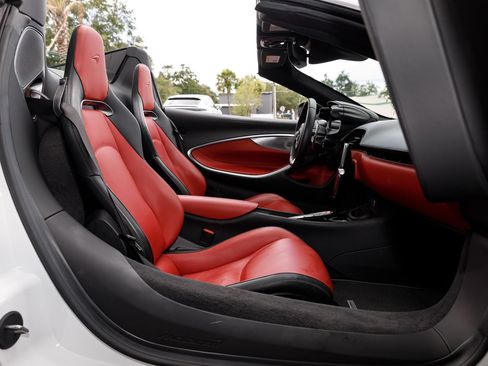 Used 2025 McLaren Artura Spider RWD image 61