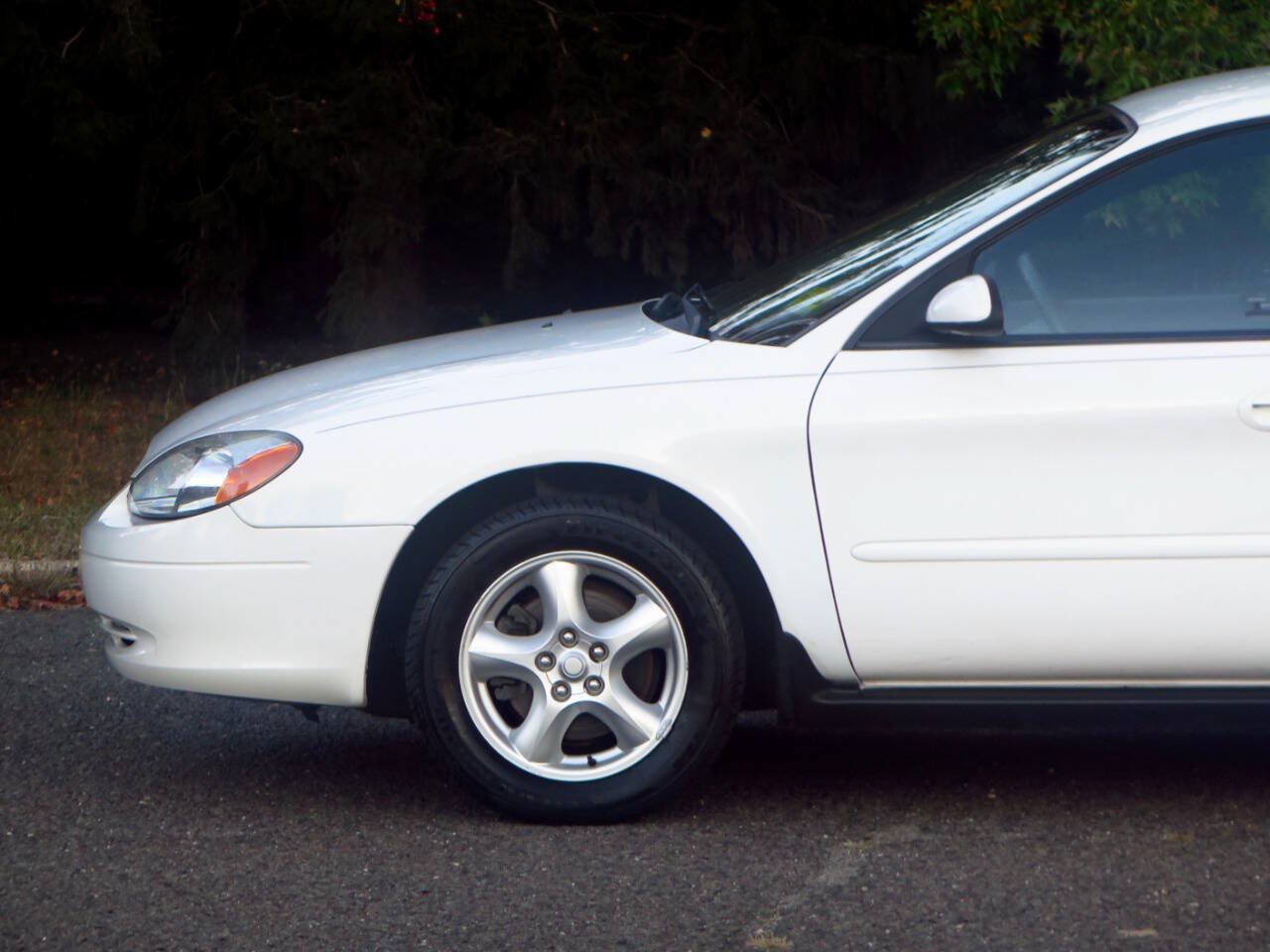 Used 2003 Ford Taurus SES FWD image 17