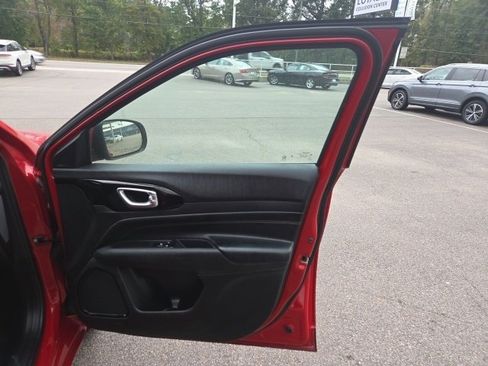 Used 2023 Jeep Compass Limited image 30