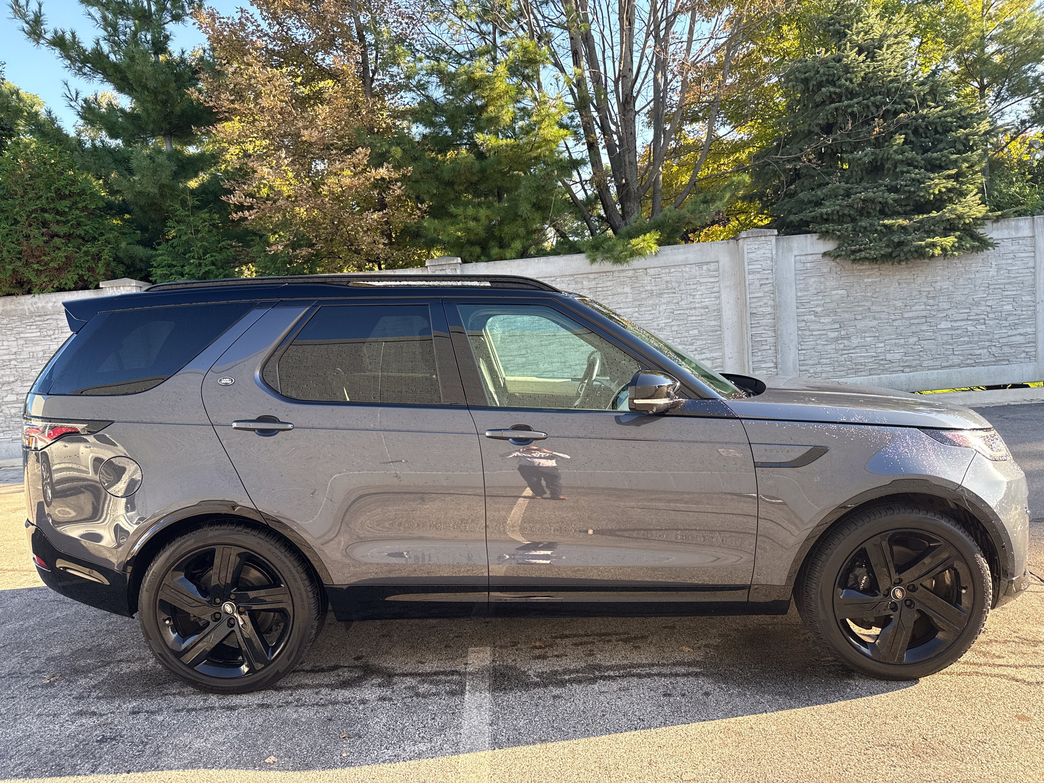 Used 2024 Land Rover Discovery Metropolitan Edition AWD/4WD image 5