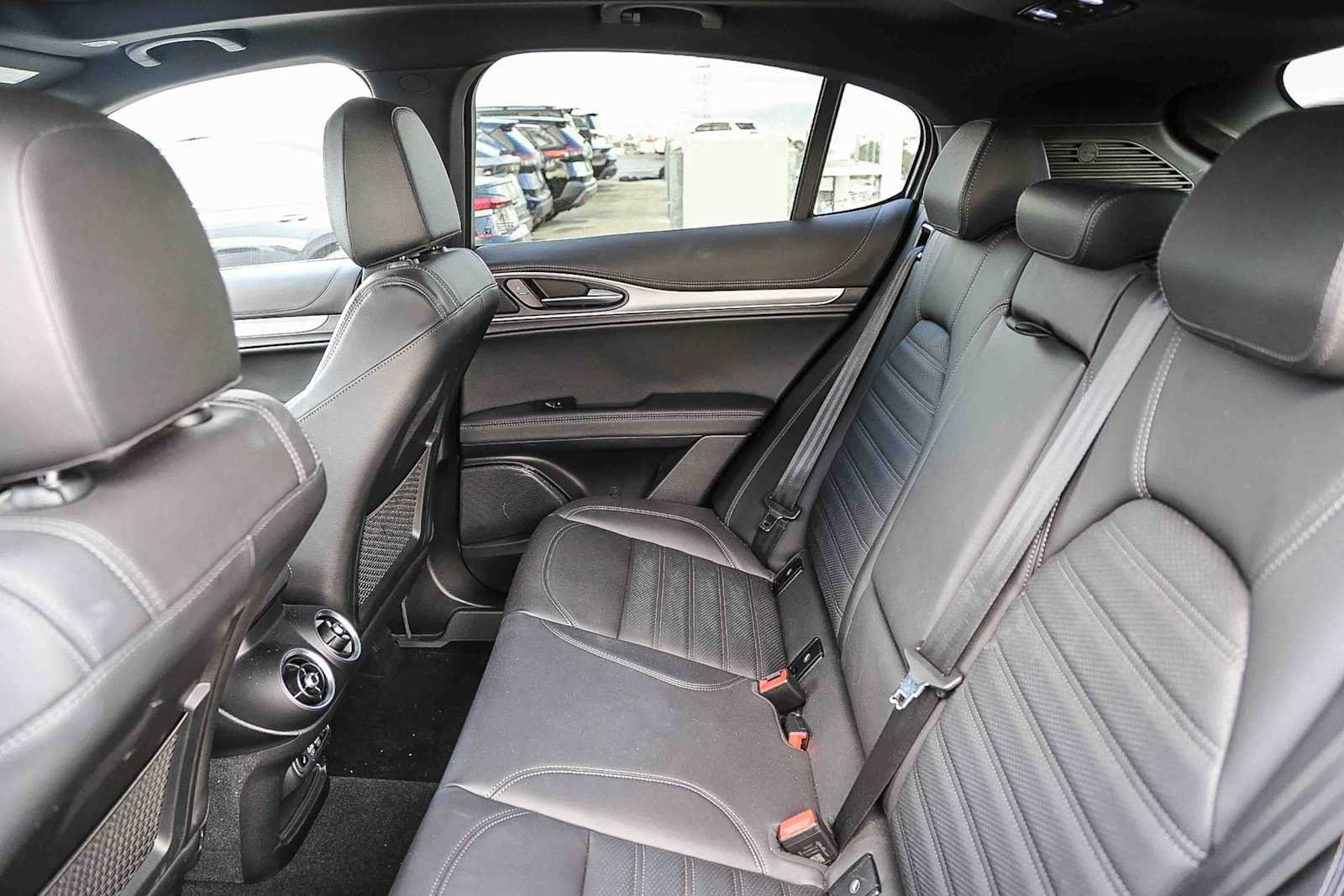 Used 2024 Alfa Romeo Stelvio Veloce AWD/4WD image 12