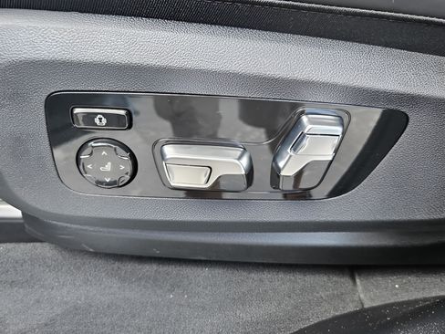 New 2026 BMW X5 xDrive50e w/ Executive Package image 9