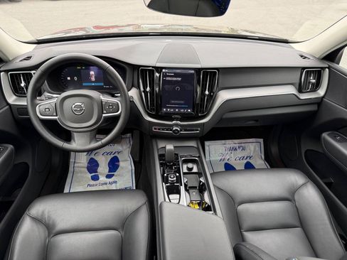 Used 2025 Volvo XC60 B5 Core AWD/4WD image 15