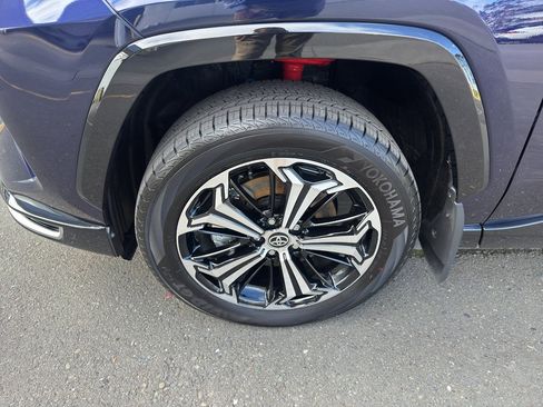 Used 2025 Toyota RAV4 XSE AWD/4WD image 24